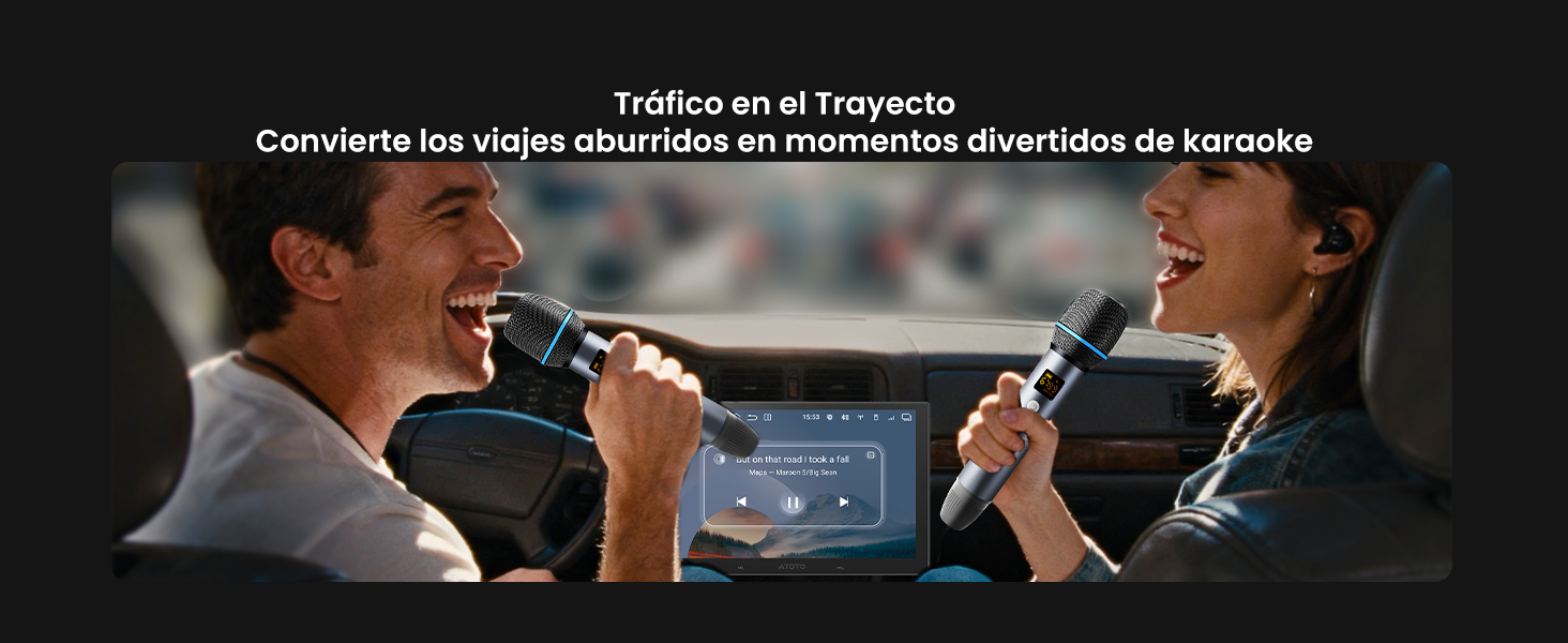 El texto dice «Tráfico en el Proyecto». Un entorno de oficina profesional en el que se muestran los dispositivos o equipos que se están revisando o demostrando sobre la superficie de un escritorio.